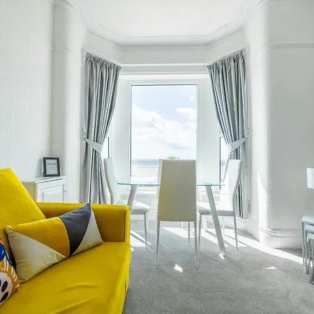 Charles Alexander Short Stay - Highcliffe Apartments Cleveleys Buitenkant foto