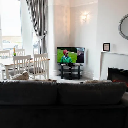 Charles Alexander Short Stay - Highcliffe Apartments Cleveleys Buitenkant foto